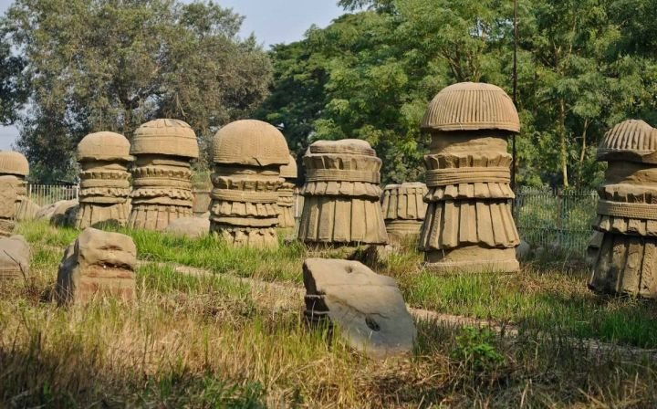 1519462612_Kachari-Ruins.jpg